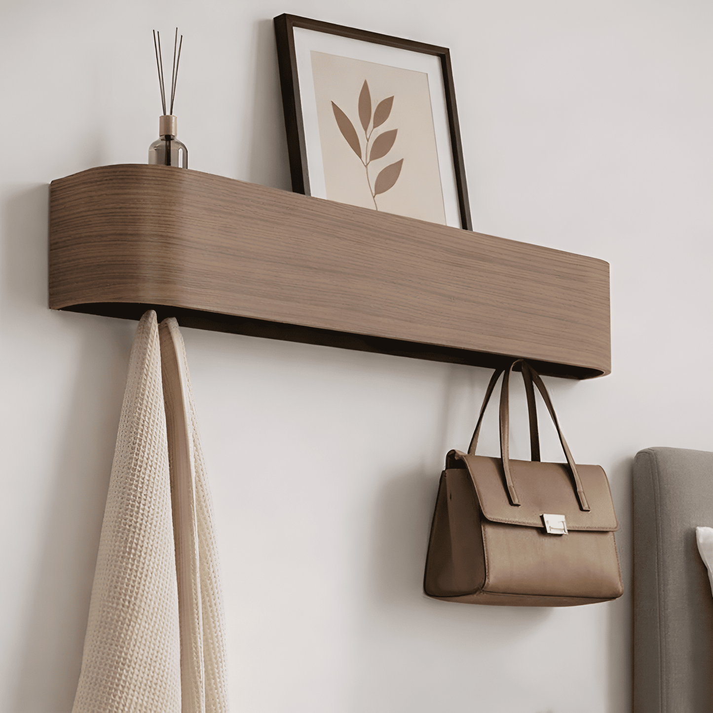 Perchero de pared con 6 ganchos – madera y acero – 53 cm – negro mate / color nogal | TOJ Living